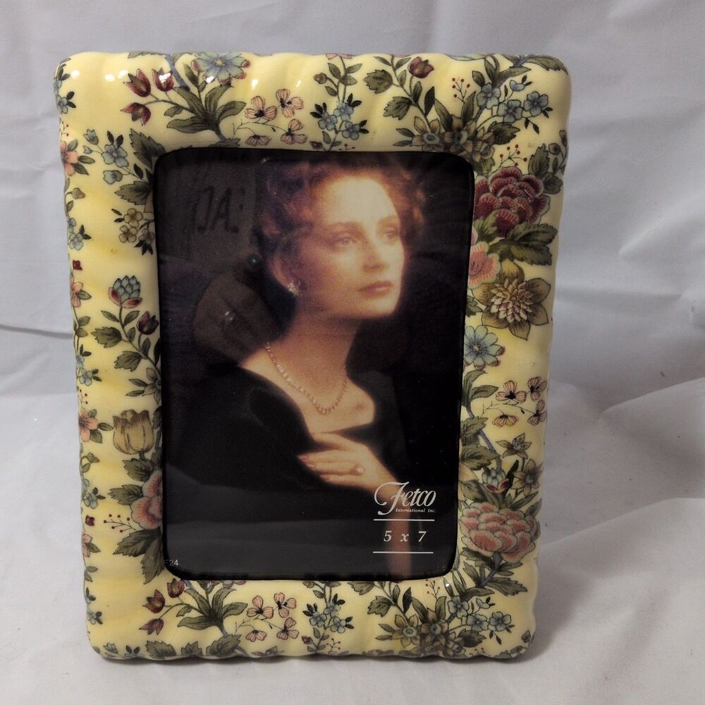 Vintage Fetco 41857 Ceramic Picture Frame 5x7 Fluted Floral Cottagecore Taiwan